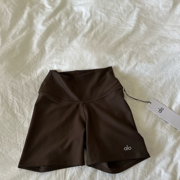 Alo Yoga Airlift Espresso shorts NWT